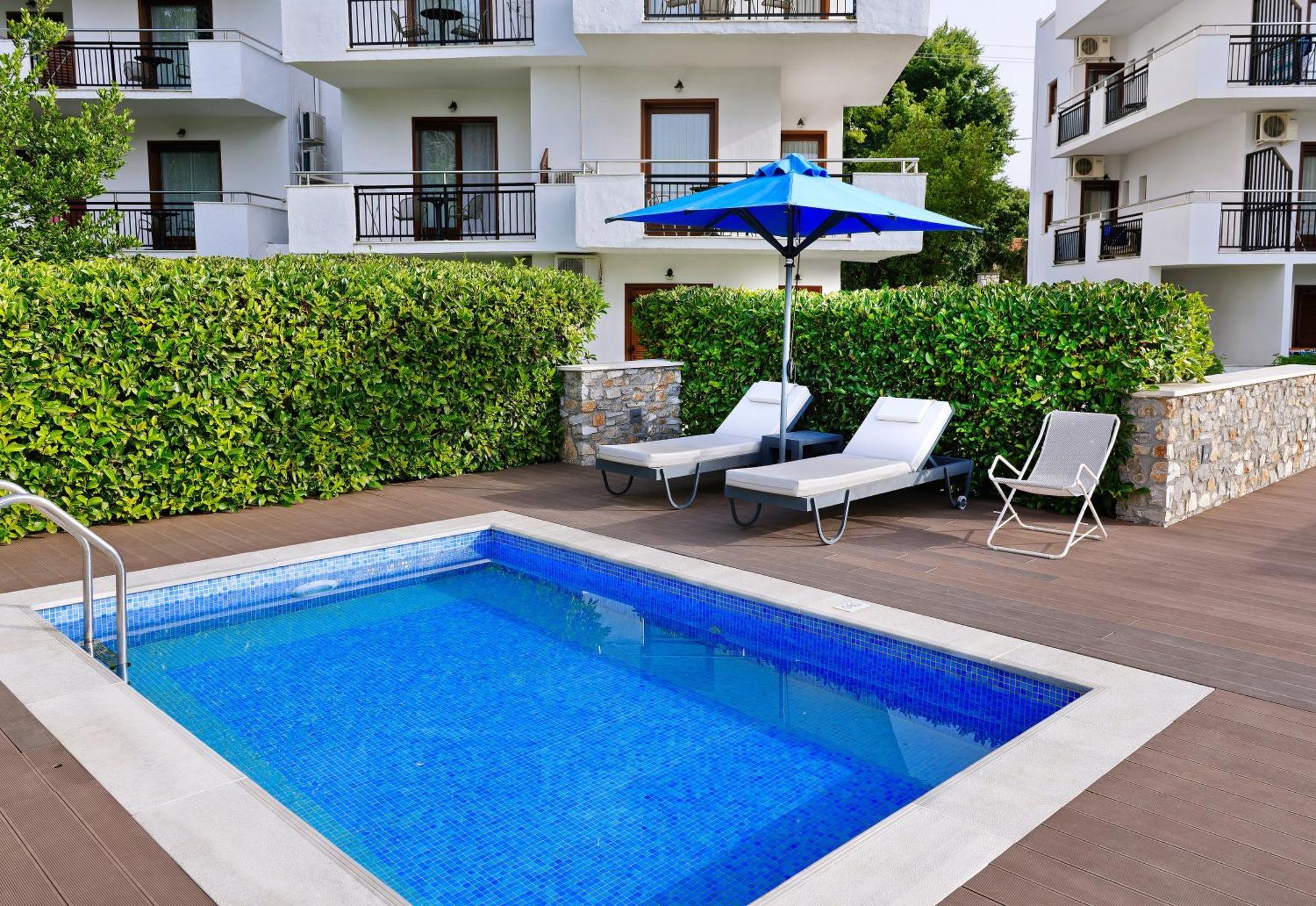 Korali Aparthotel 2*